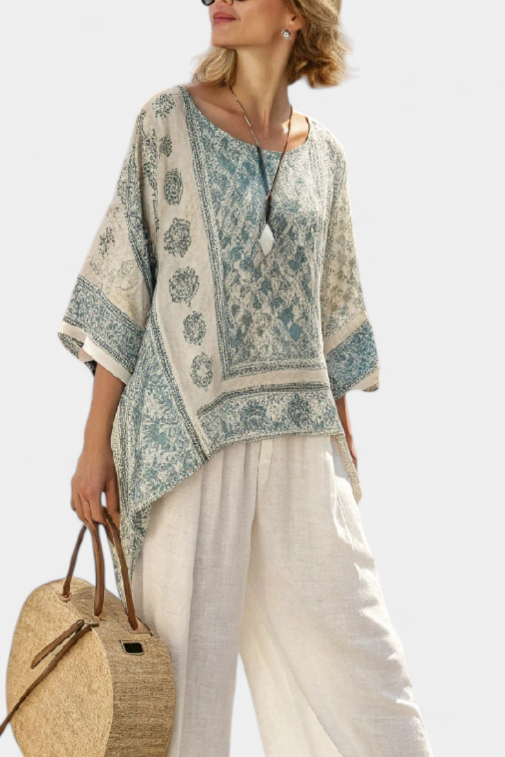 Annalisa – pohodlná blúza s potlačou a biele nohavice so širokými nohami